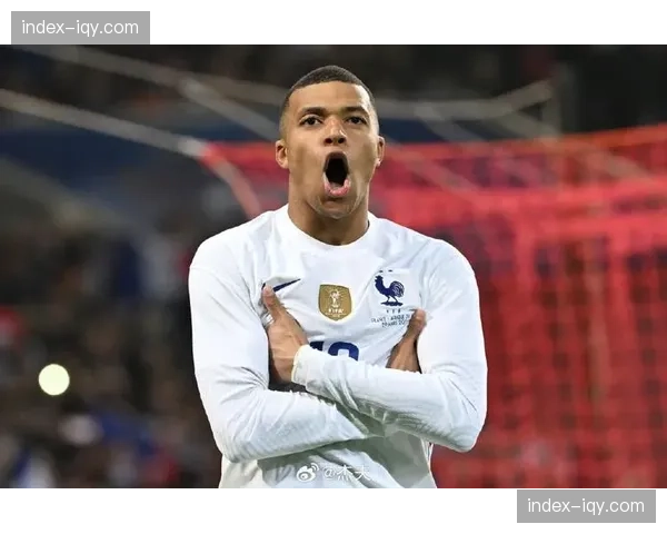 姆巴佩接受队报专访谈及未来：“目前我只专注于为巴黎赢得每一场比赛”