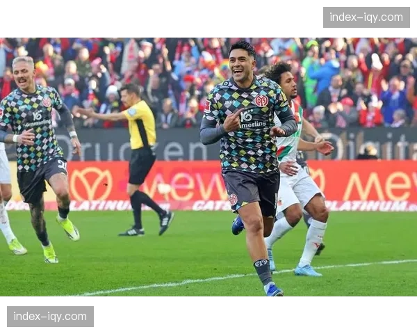 奥格斯堡2-1绝杀美因茨，逃离降级附加赛区